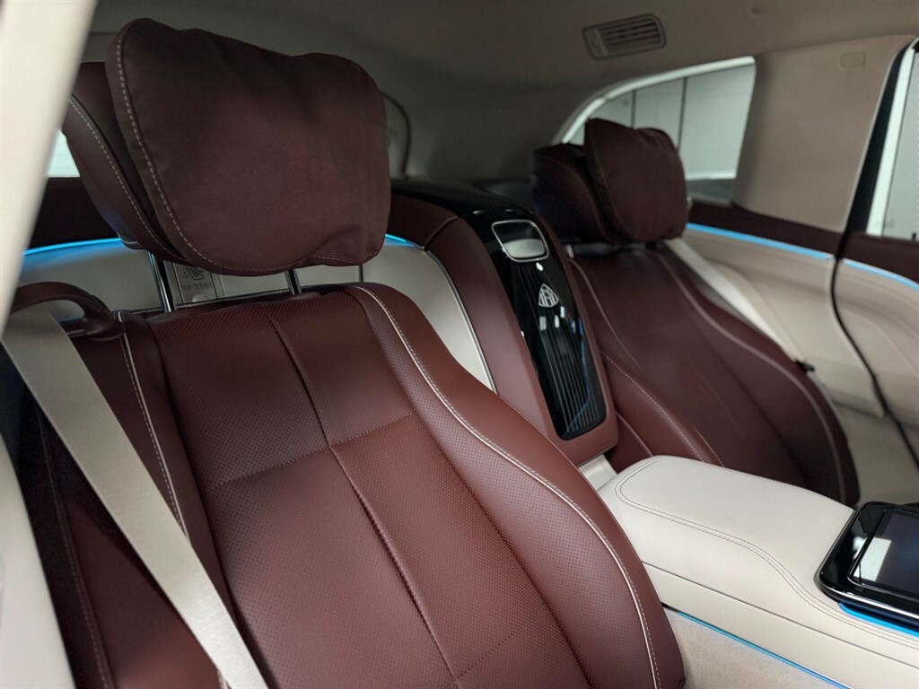 Mercedes-Benz Maybach GLS Class Maybach Gls 600 4Matic First Class 9G-tronic Black #29