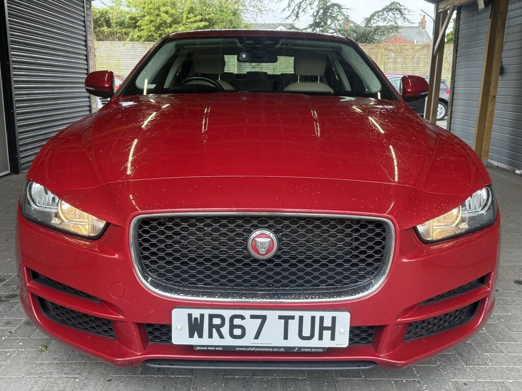 Jaguar XE Saloon 2.0 I Prestige 201867 WR67TUH Red #2