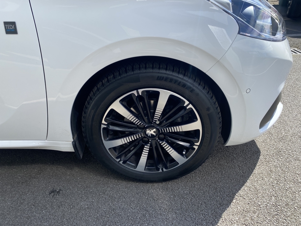 Peugeot 208 1.2 S S Tech Edition MJ69BYA White #3
