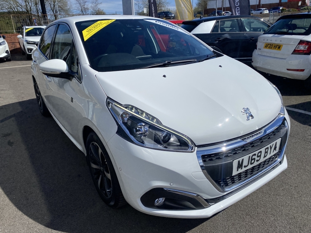 Peugeot 208 1.2 S S Tech Edition MJ69BYA White #2