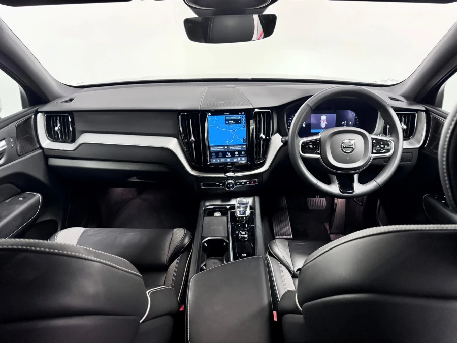 Volvo XC60 Plus B5 Awd 250 Hp LO72SVL Silver #2
