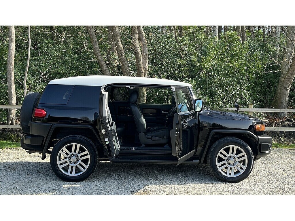 Toyota FJ Cruiser 4X4 Black #4