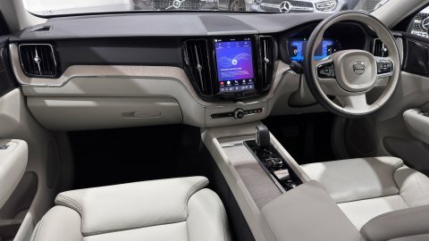 Volvo XC60 B4 Plus Mhev Blue