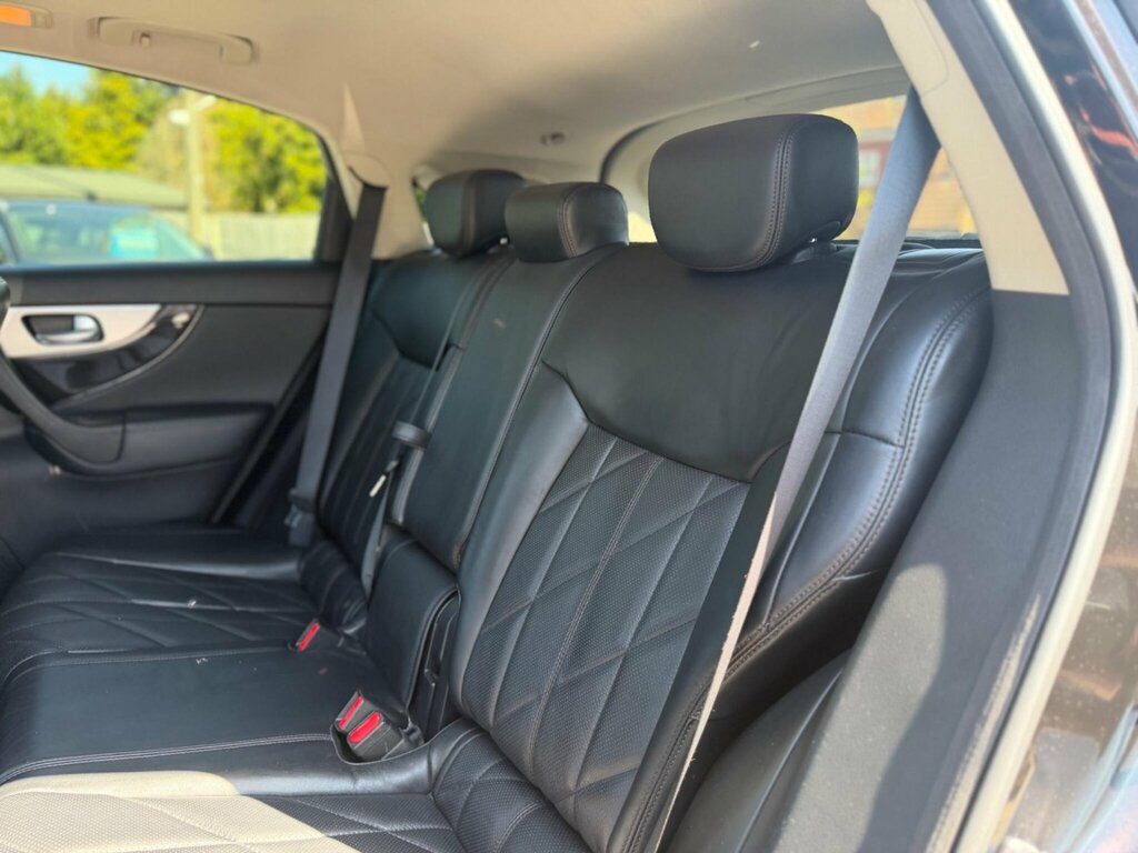 Infiniti QX70 Gt D White #20