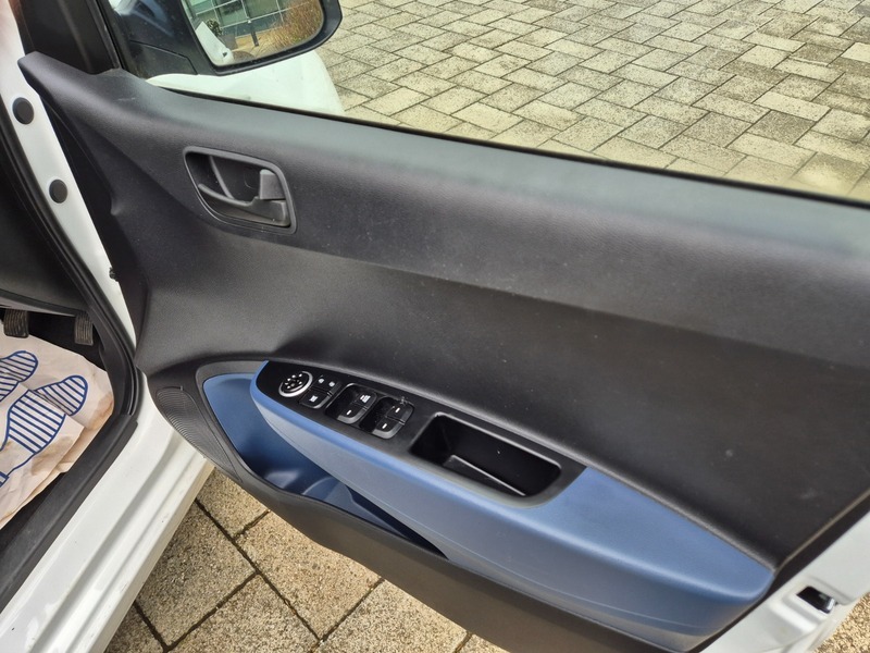 Hyundai  1.0 Premium Blue #22