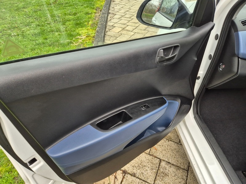 Hyundai  1.0 Premium Blue #26