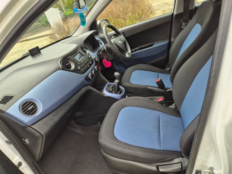 Hyundai  1.0 Premium Blue #10