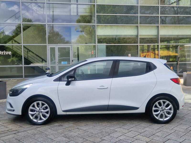 Renault Clio 1.2 16V Play Hatchback White #6
