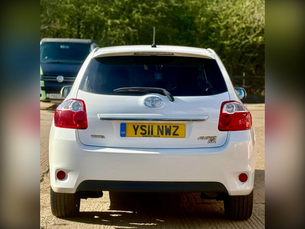 Toyota Auris 1.6 V-matic Sr Euro 5 White #6