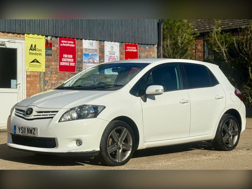 Toyota Auris 1.6 V-matic Sr Euro 5 White #3