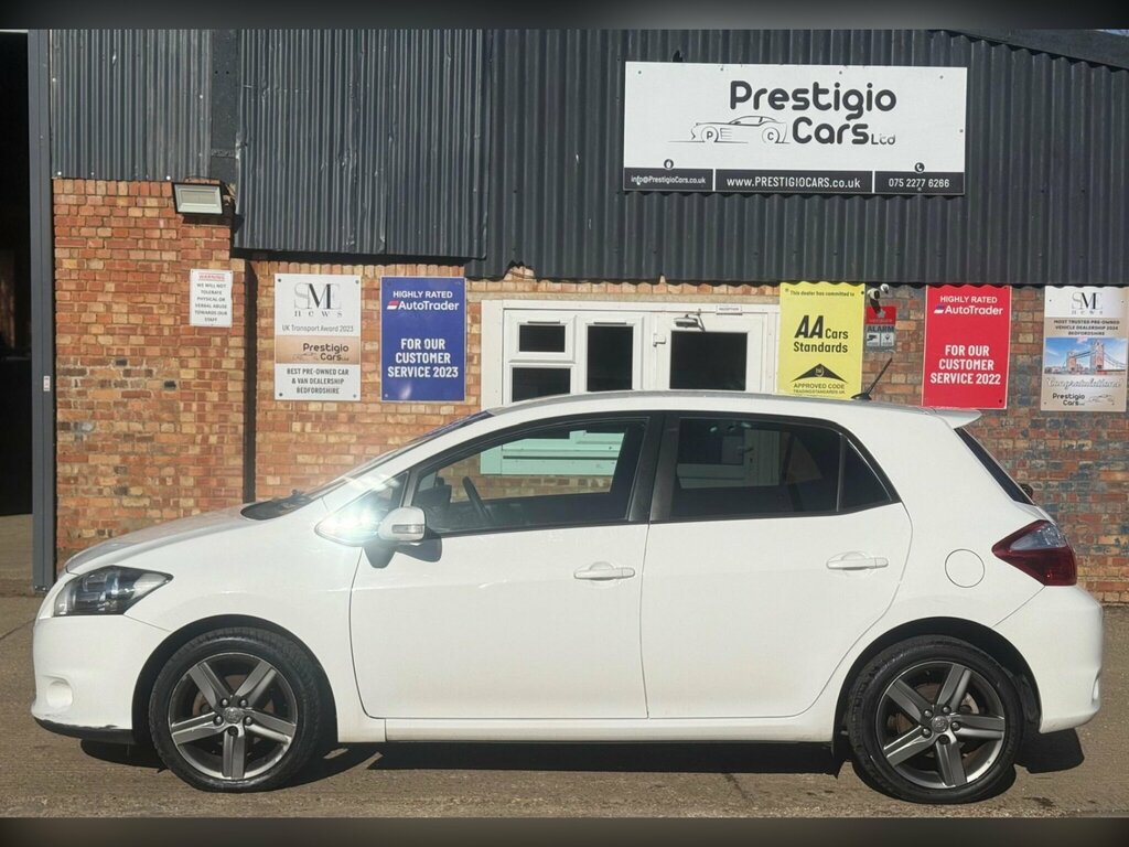 Toyota Auris 1.6 V-matic Sr Euro 5 White #4