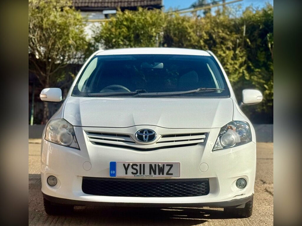 Toyota Auris 1.6 V-matic Sr Euro 5 White #2