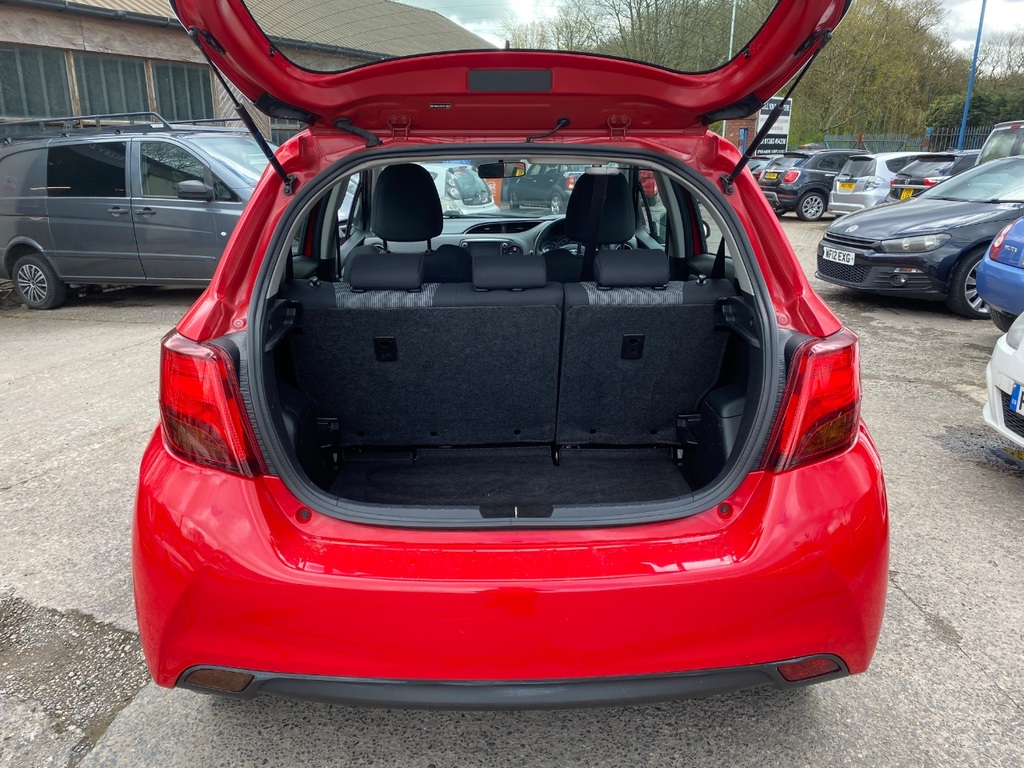 Toyota Yaris 1.0 Vvt-i Icon PF64VHO Red #5