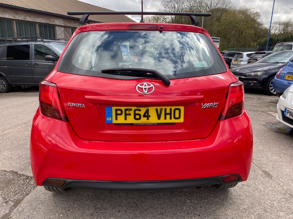 Toyota Yaris 1.0 Vvt-i Icon PF64VHO Red #3