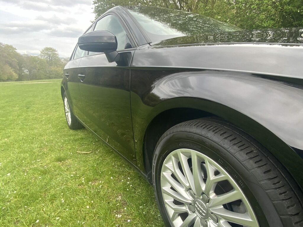 Audi A3 1.6Tdi-se Tecknick Sportback KR66ZGC Black #6