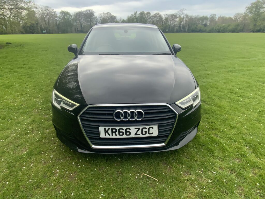 Audi A3 1.6Tdi-se Tecknick Sportback KR66ZGC Black #3