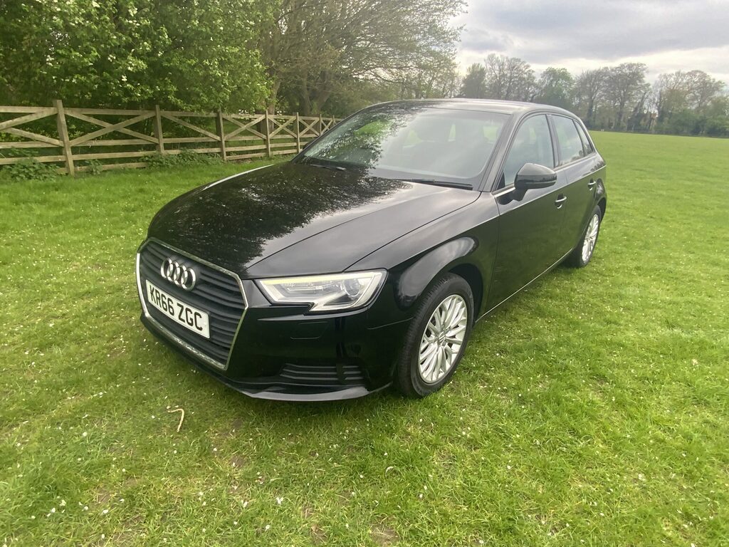 Audi A3 1.6Tdi-se Tecknick Sportback KR66ZGC Black #2