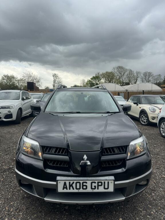 Mitsubishi Outlander 2.4 Equippe Black #4