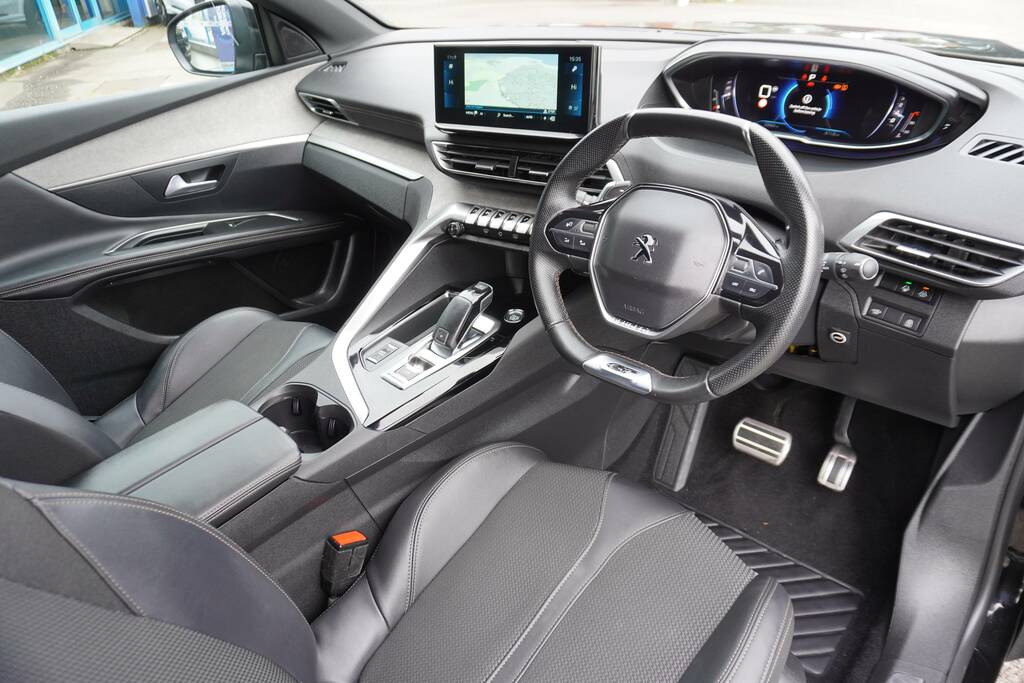 Peugeot 3008 1.2 Puretech Gt Suv Eat Euro 6 Ss 1 VO72DZX Black #4