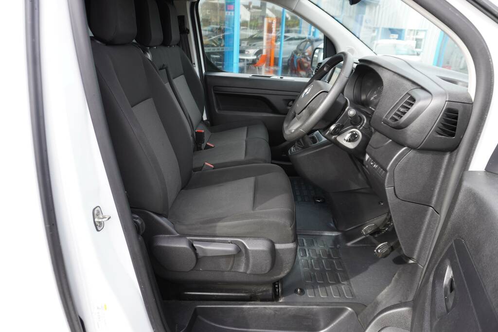 Vauxhall Vivaro L2h1 F2900 Pro Ss DS23XUV White #4