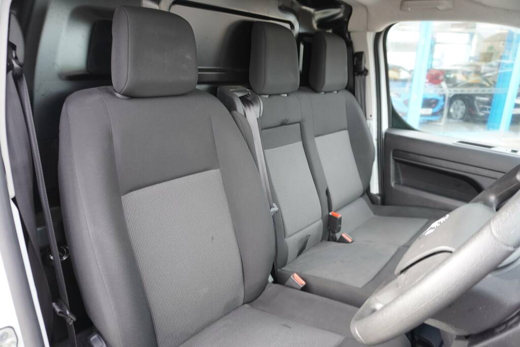 Vauxhall Vivaro L2h1 F2900 Pro Ss DS23XUV White #6