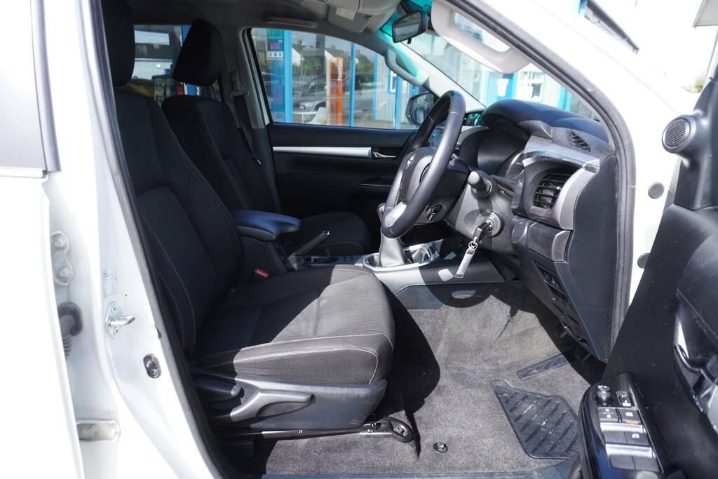 Toyota HILUX 2.4 D-4d Icon 4Wd Euro 6 Ss 4Dr, With Hard Top White #5