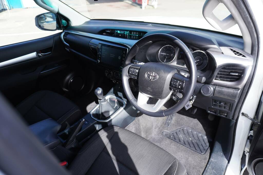 Toyota HILUX 2.4 D-4d Icon 4Wd Euro 6 Ss 4Dr, With Hard Top White #4