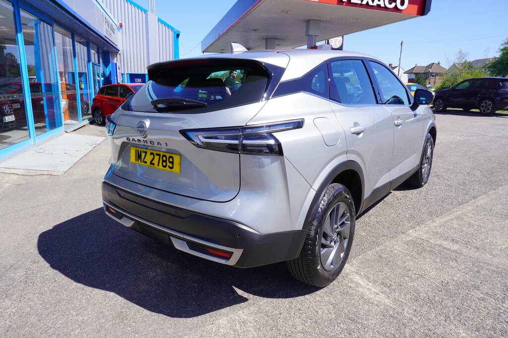Nissan Qashqai 1.3 Dig-t Mhev Acenta Premium Euro 6 Ss IMZ2789 Silver #3