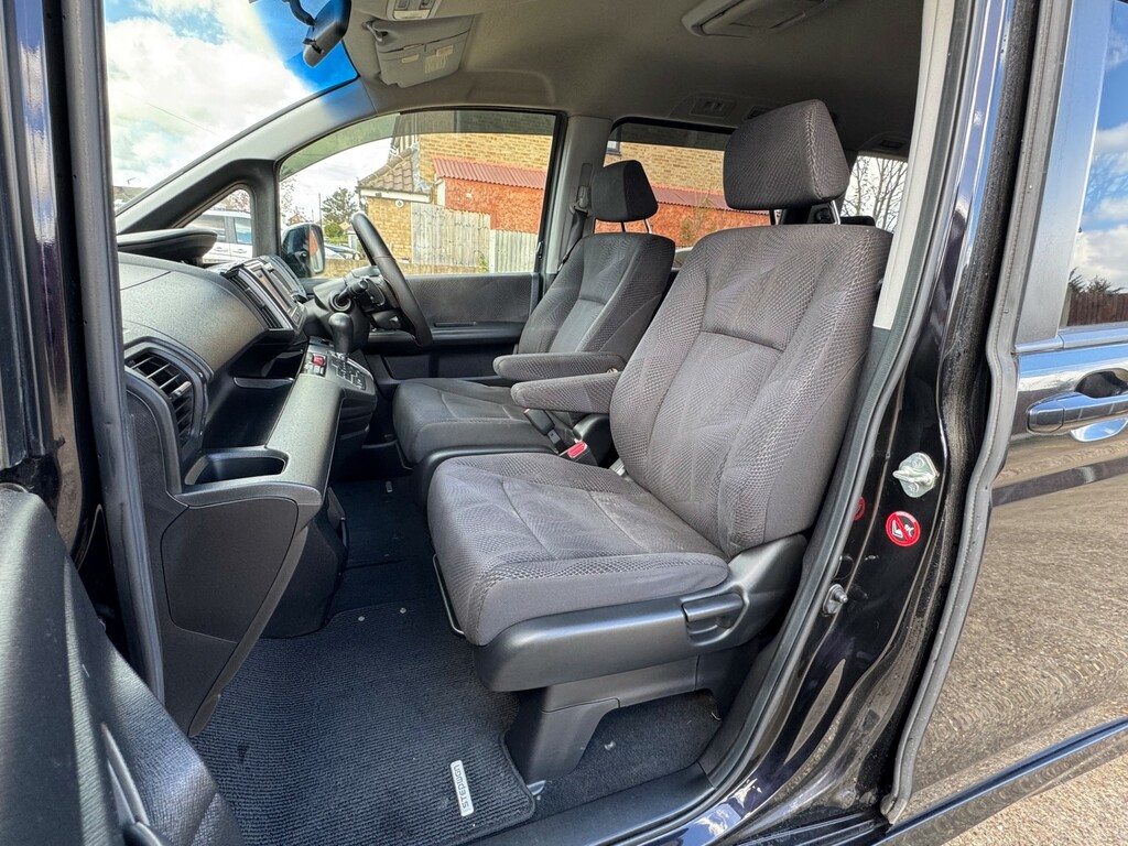 Honda StepWagon Mpv 7 Seater 201059 White #17