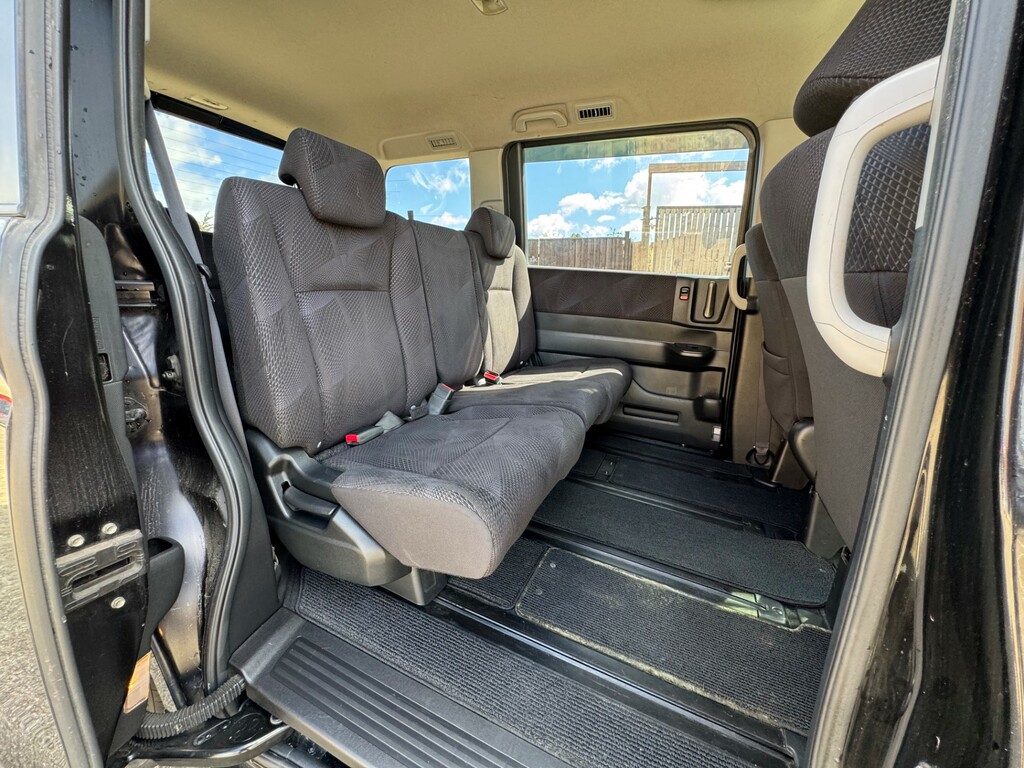 Honda StepWagon Mpv 7 Seater 201059 White #45