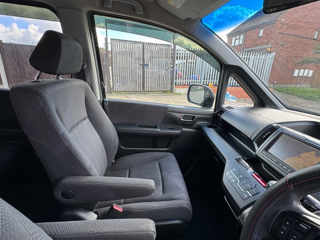 Honda StepWagon Mpv 7 Seater 201059 White #14