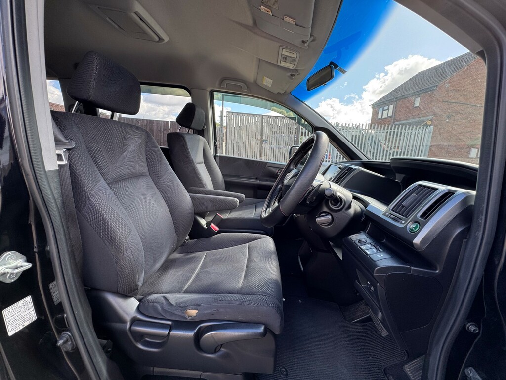 Honda StepWagon Mpv 7 Seater 201059 White #11