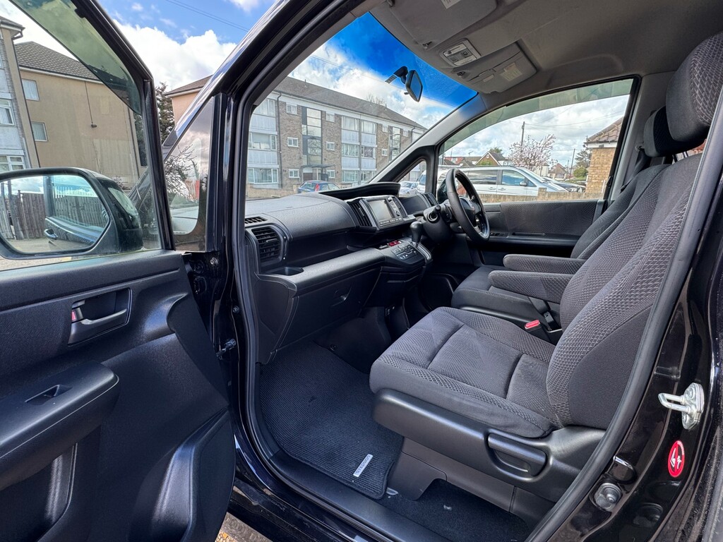 Honda StepWagon Mpv 7 Seater 201059 White #15