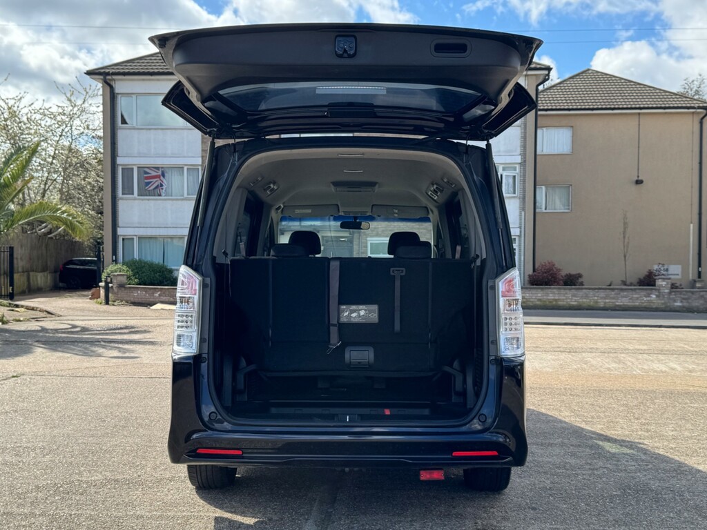 Honda StepWagon Mpv 7 Seater 201059 White #57
