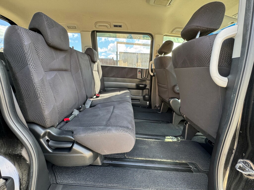 Honda StepWagon Mpv 7 Seater 201059 White #46