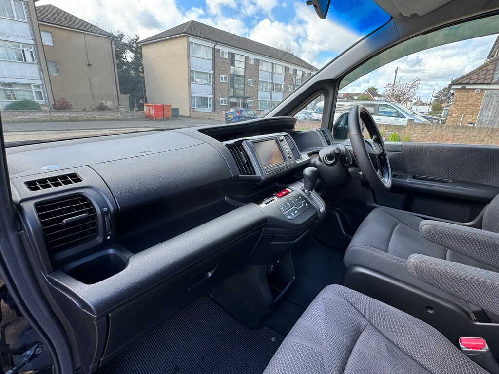 Honda StepWagon Mpv 7 Seater 201059 White #18