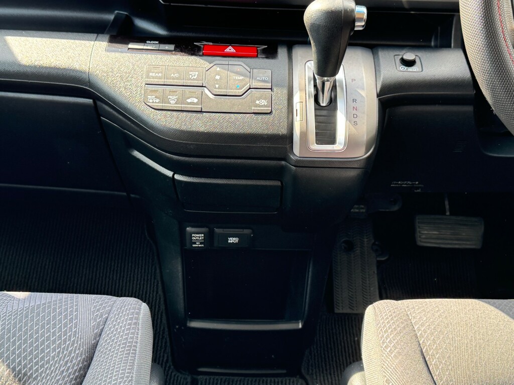 Honda StepWagon Mpv 7 Seater 201059 White #28