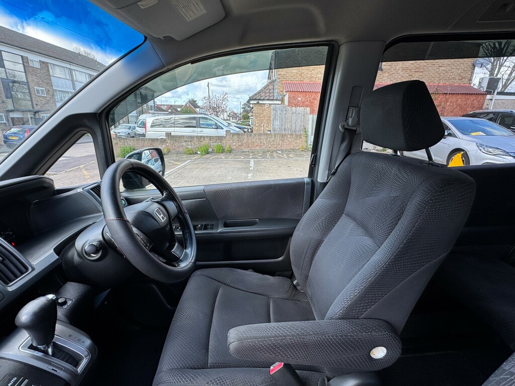 Honda StepWagon Mpv 7 Seater 201059 White #19