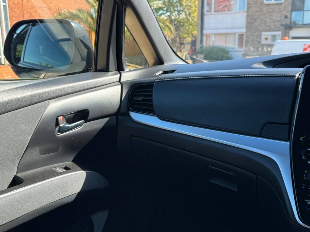 Toyota Estima Mpv Black #22