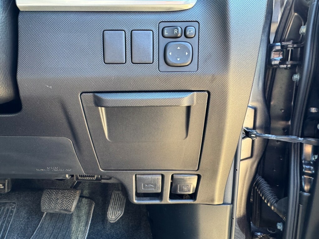 Toyota Estima Mpv Black #47