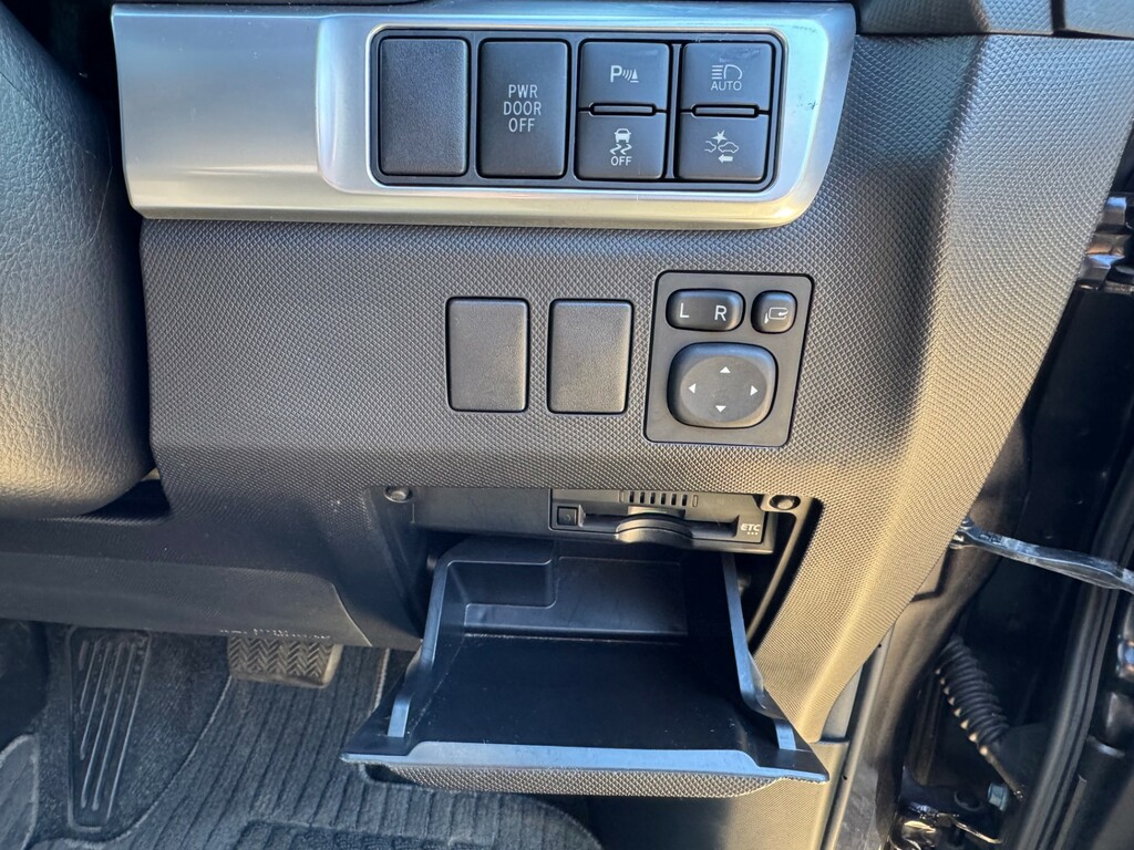 Toyota Estima Mpv Black #46