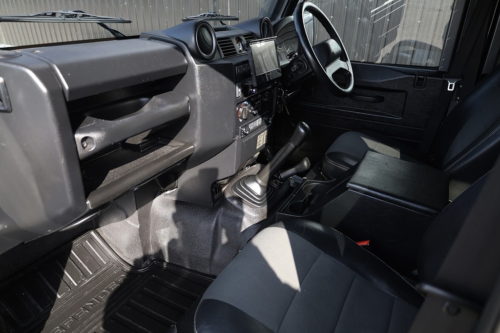 Land Rover Defender 110 Defender 110 Xs AV64USB Grey #3