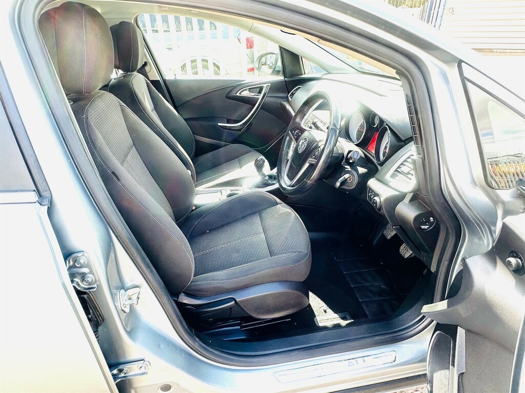 Vauxhall Astra 1.6 16V Sri Euro 5 AO60NHH  #2