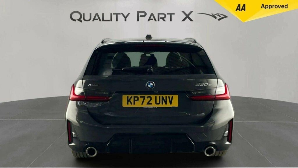 BMW 3 Series Estate KP72UNV Grey #4