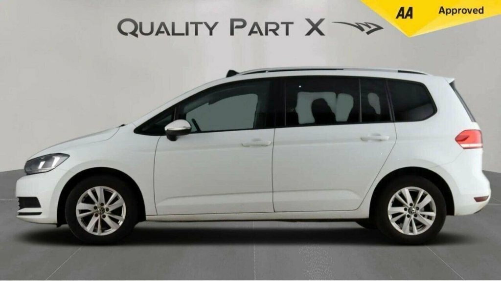Volkswagen Touran Mpv YD21UJR White #4
