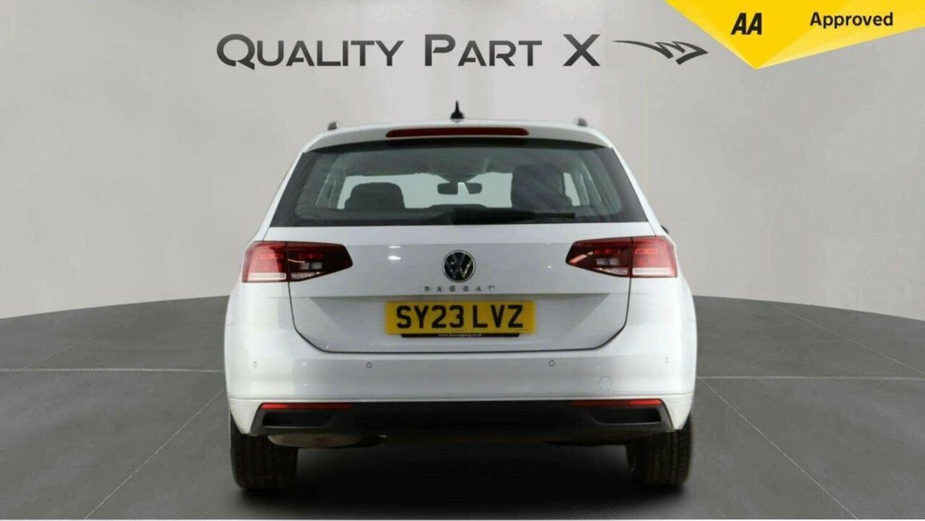 Volkswagen Passat Estate SY23LVZ White #6