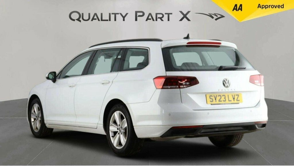 Volkswagen Passat Estate SY23LVZ White #5