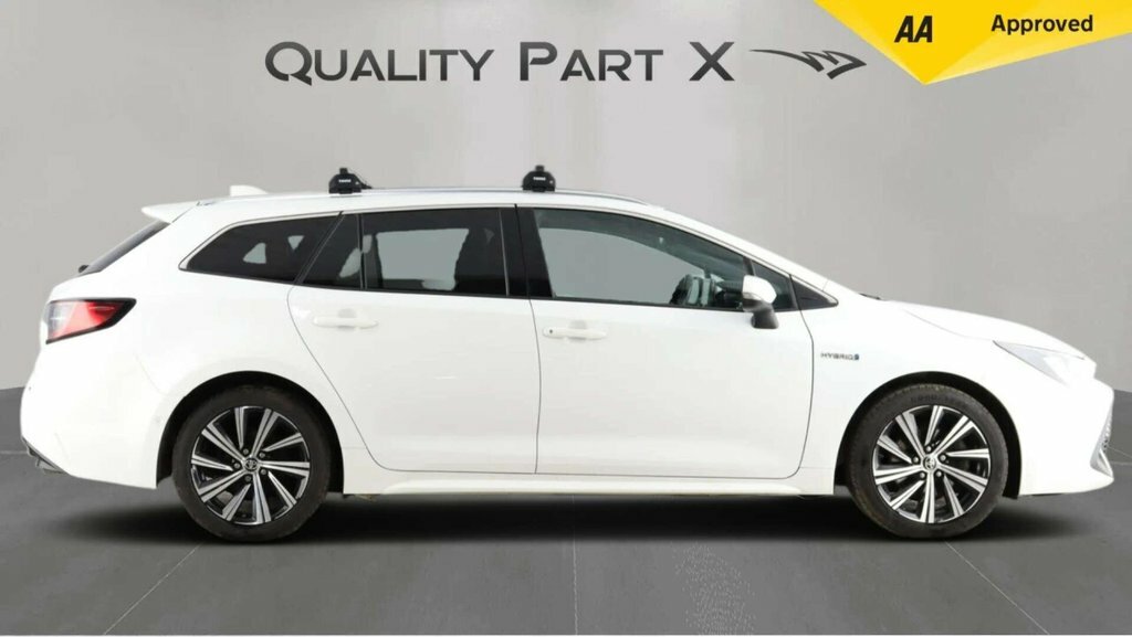 Toyota Corolla Estate FG71BUV White #4
