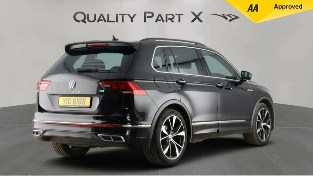 Volkswagen Tiguan Suv YIG6188 Black #5