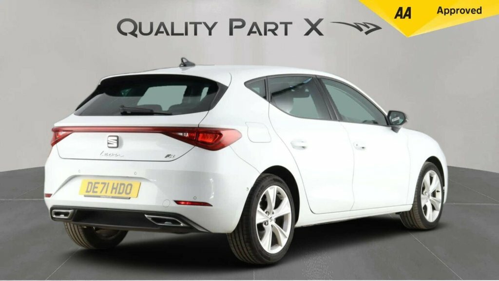 Seat Leon Hatchback DE71HDO White #5